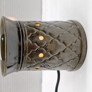 #AAE Scentsy warmer model DSW- MORO green